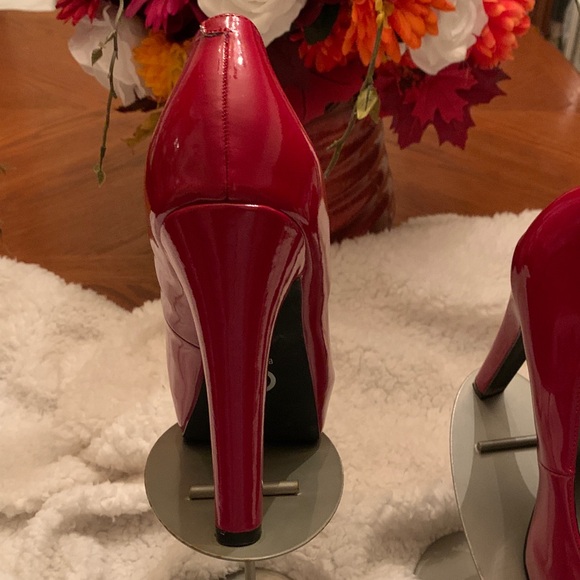 G by Guess Bold Red Platform Heels size 11 - Picture 5 of 10